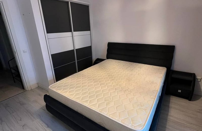 Vermietung eines gemütlichen Studio-Apartments mit separatem Zimmer und Balkon, Bukarest, Rumänien
